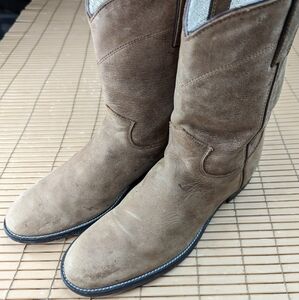 justin boots 34101 youth sz 5.5. women's sz 6.5B. brown leather pull on Western